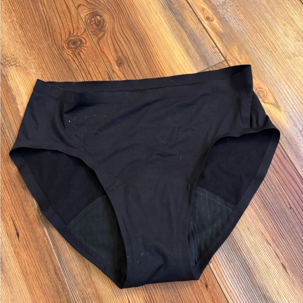 Saalt - Women’s Underwear Small never worn - Picture 7 of 9